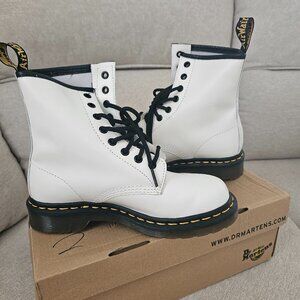 Dr. MARTENS white boots size 6